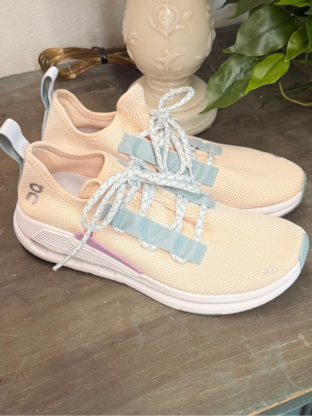 On Running Cloud Easy Fawn Surf Lace-Up Sneakers 8.5